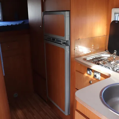 Kemping Rent Camper Motorhome, Alquiler Autocaravana